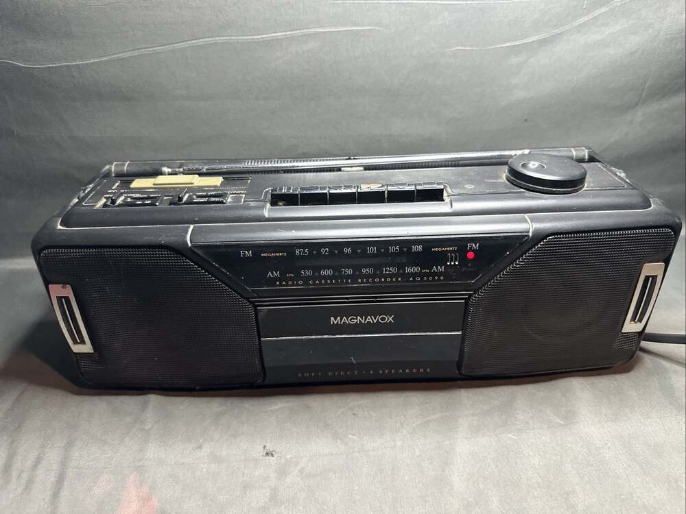 Vintage Magnavox Portable AM FM Radio Boombox Cassette Player Recorder